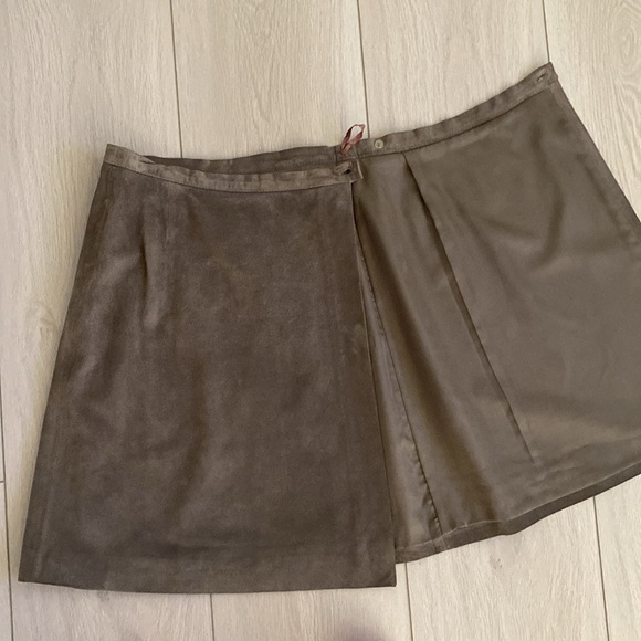 Grey Suede Skirt - Picture 6 of 10